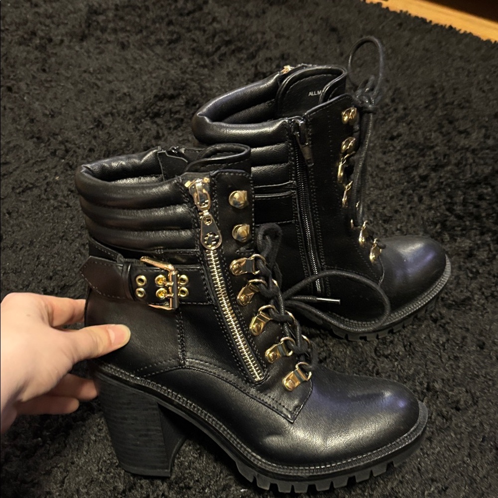 Black GBG Guess Size 5 Platform Heels Lace/Zip Like New